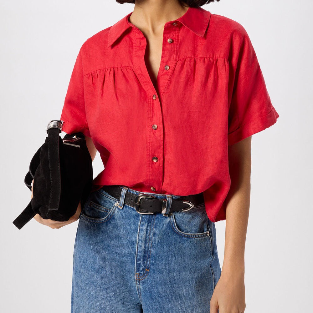 Geplooide rode linnen blouse