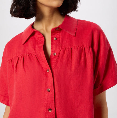 Geplooide rode linnen blouse