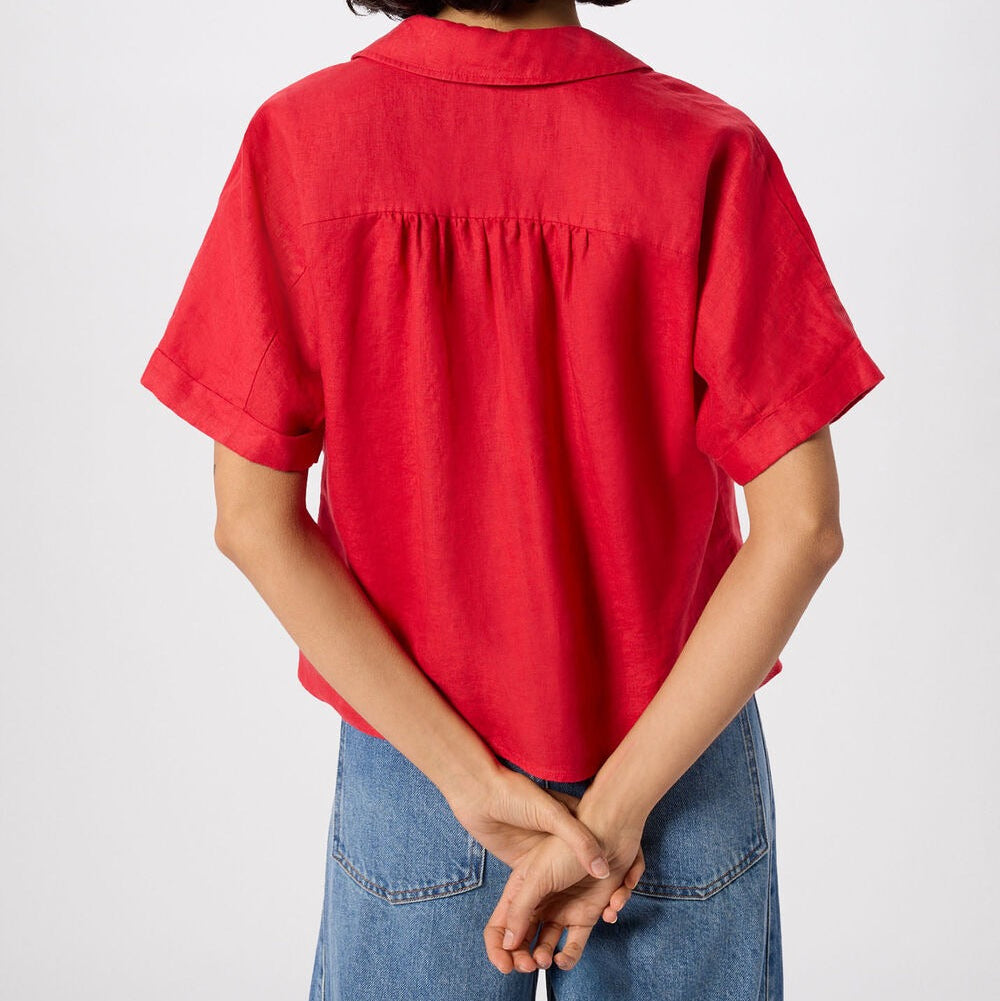 Geplooide rode linnen blouse