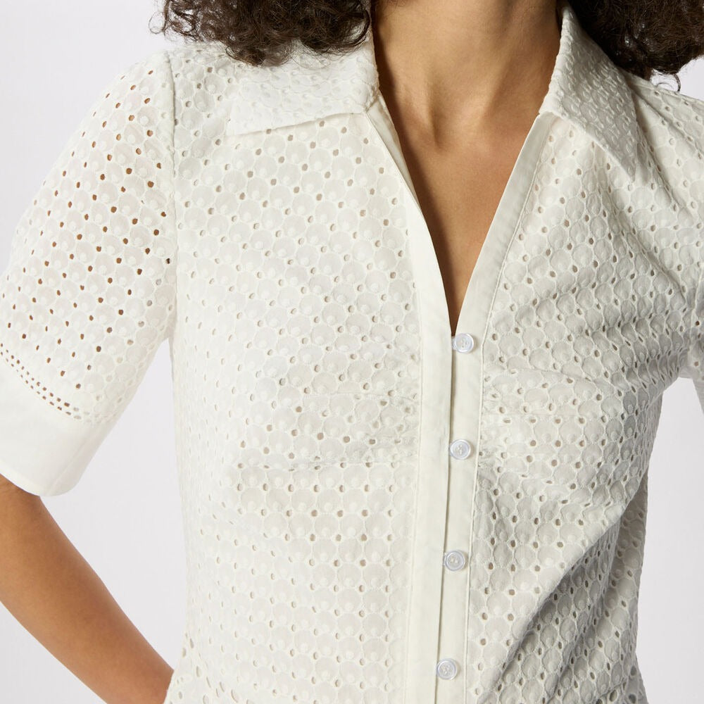 Witte blouse met opengewerkt patroon